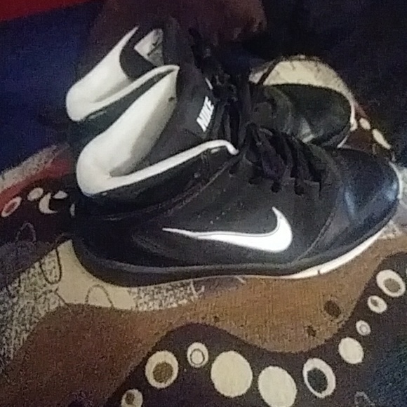 Nikes black , white & gray - Picture 3 of 5